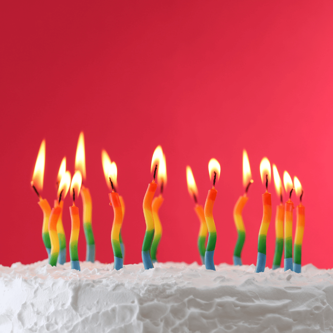 bougies colorées arc-en-ciel